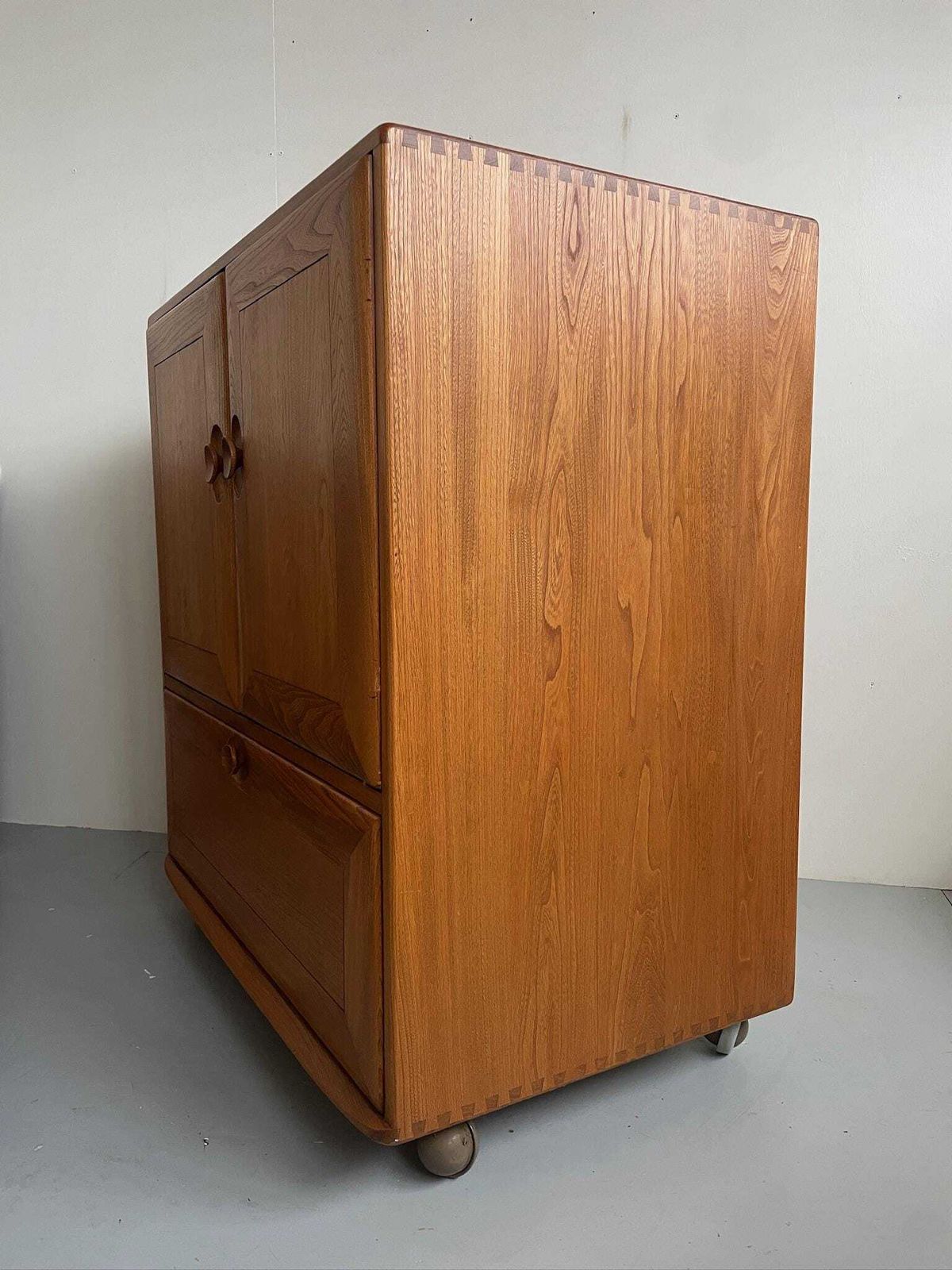 Vintage Ercol 845 Tv Media Elm Cabinet Storage Stand With Pocket Doors photo Furniture