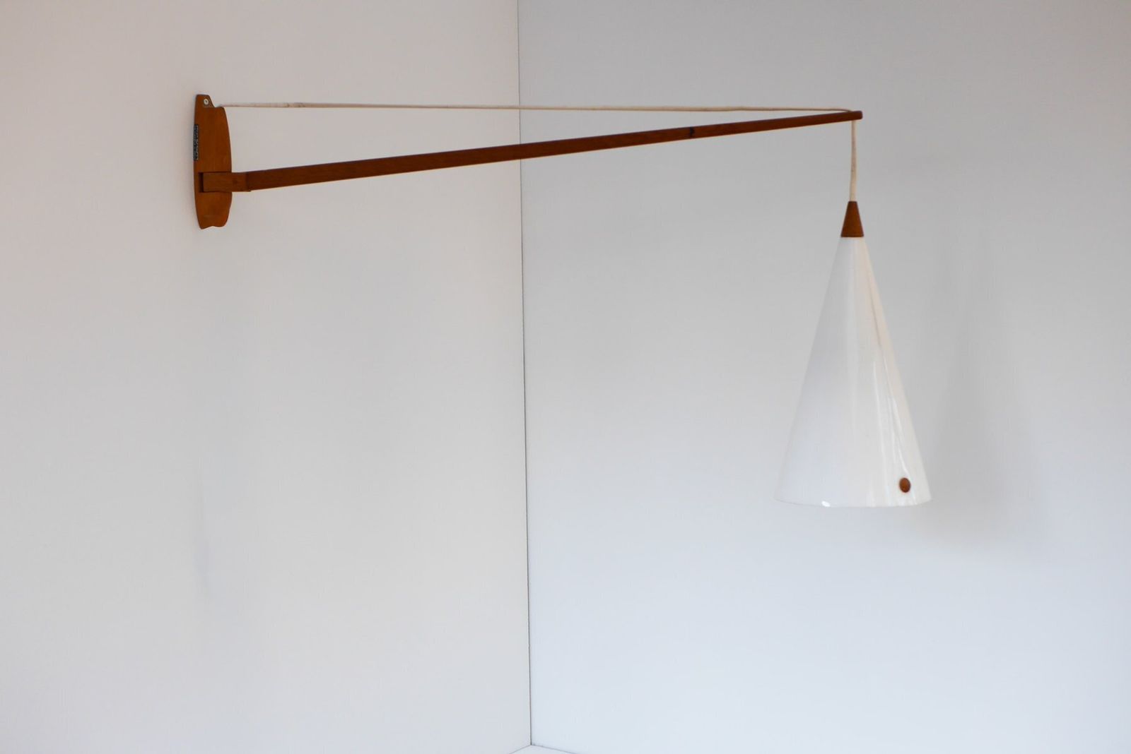 765.0 Mid Century Zweedse Wandlamp In Teakhout Door Uno En östen Kristiansson Voor Luxus, Jaren 1960 photo
