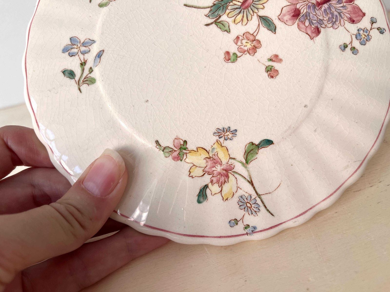97.0 Dessous-de-plat d'époque en ironstone fleuri, par Longchamp France, fleurs Art Nouveau photo