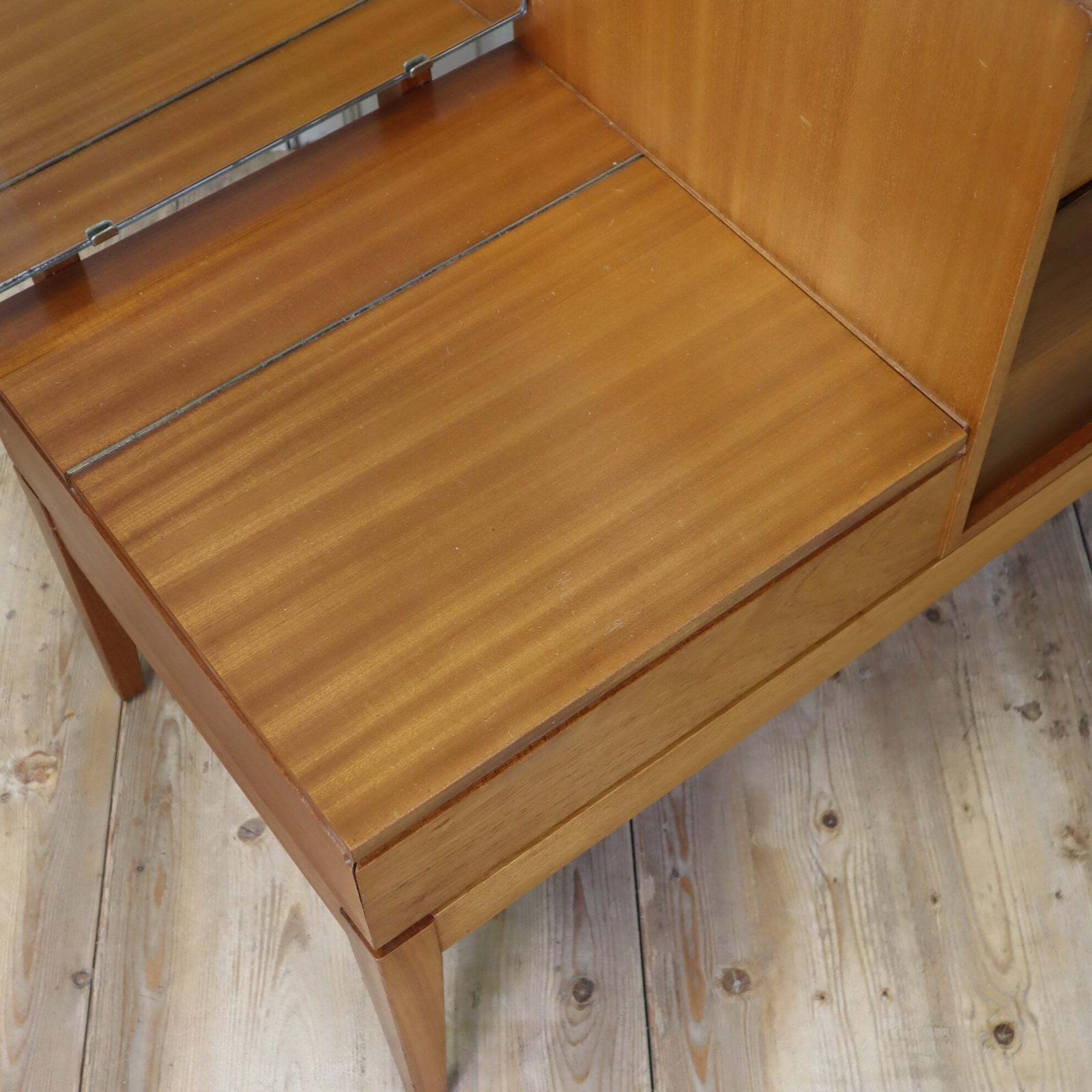 photo furniture Mid Century Uniflex M Range Vanity Unit