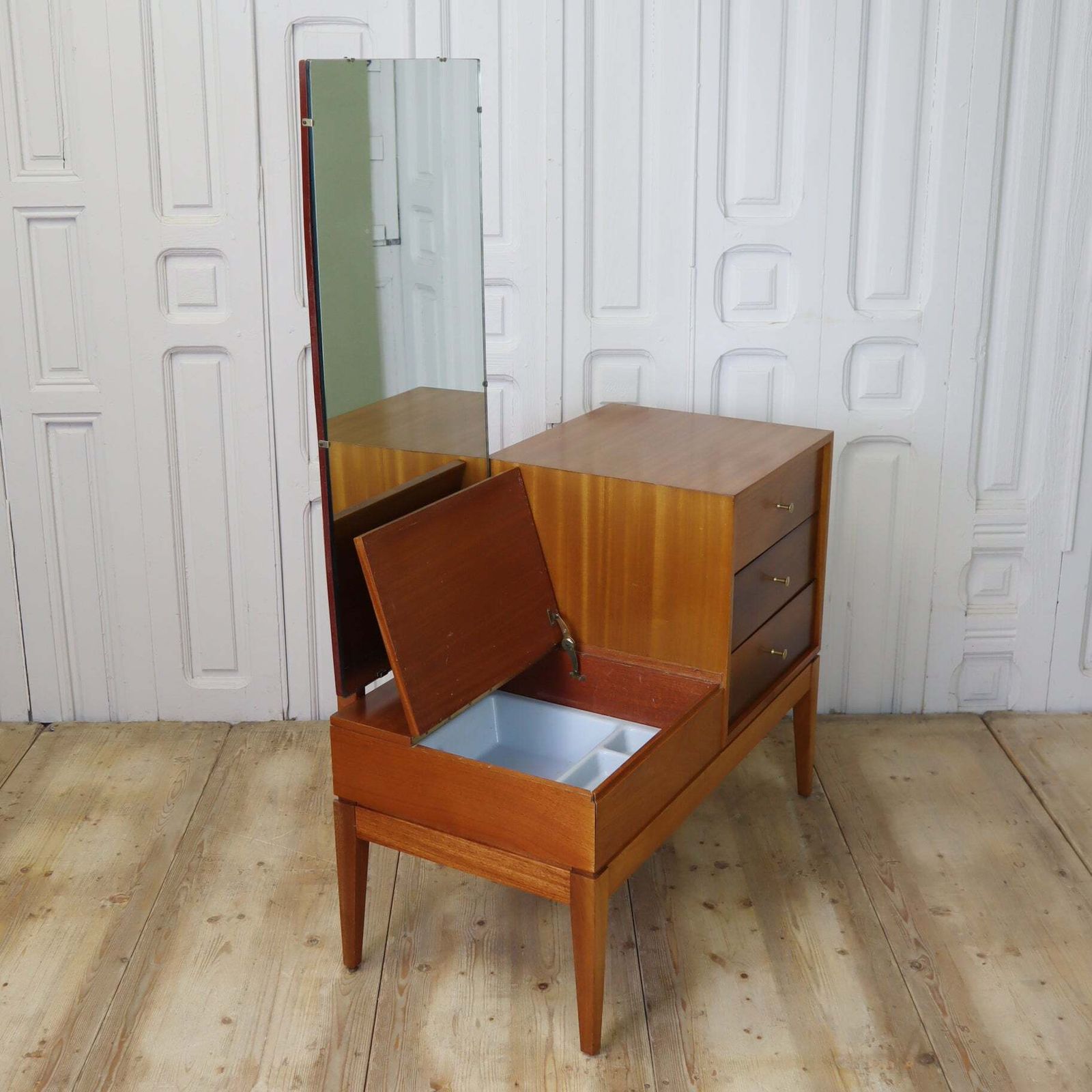475.0 Mid Century Uniflex M Range Vanity Unit photo