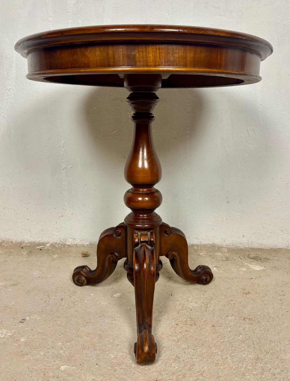 Ronde bijzettafel met ingelegde blad, jaren 1920 photo Meubels