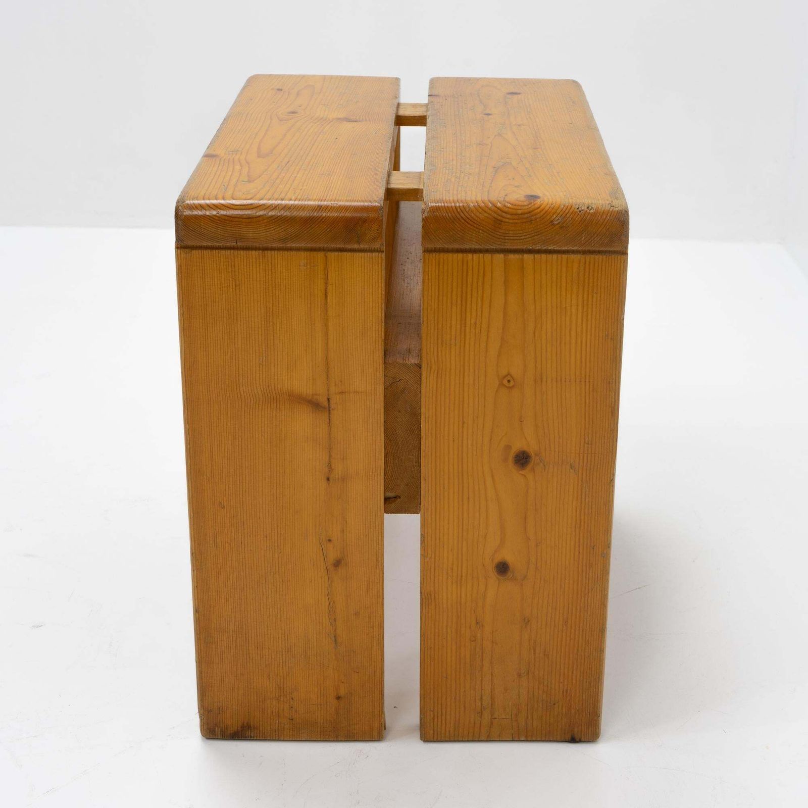 French Design Charlotte Perriand, Pine Stool For Les Arcs, 1950s photo vinterior