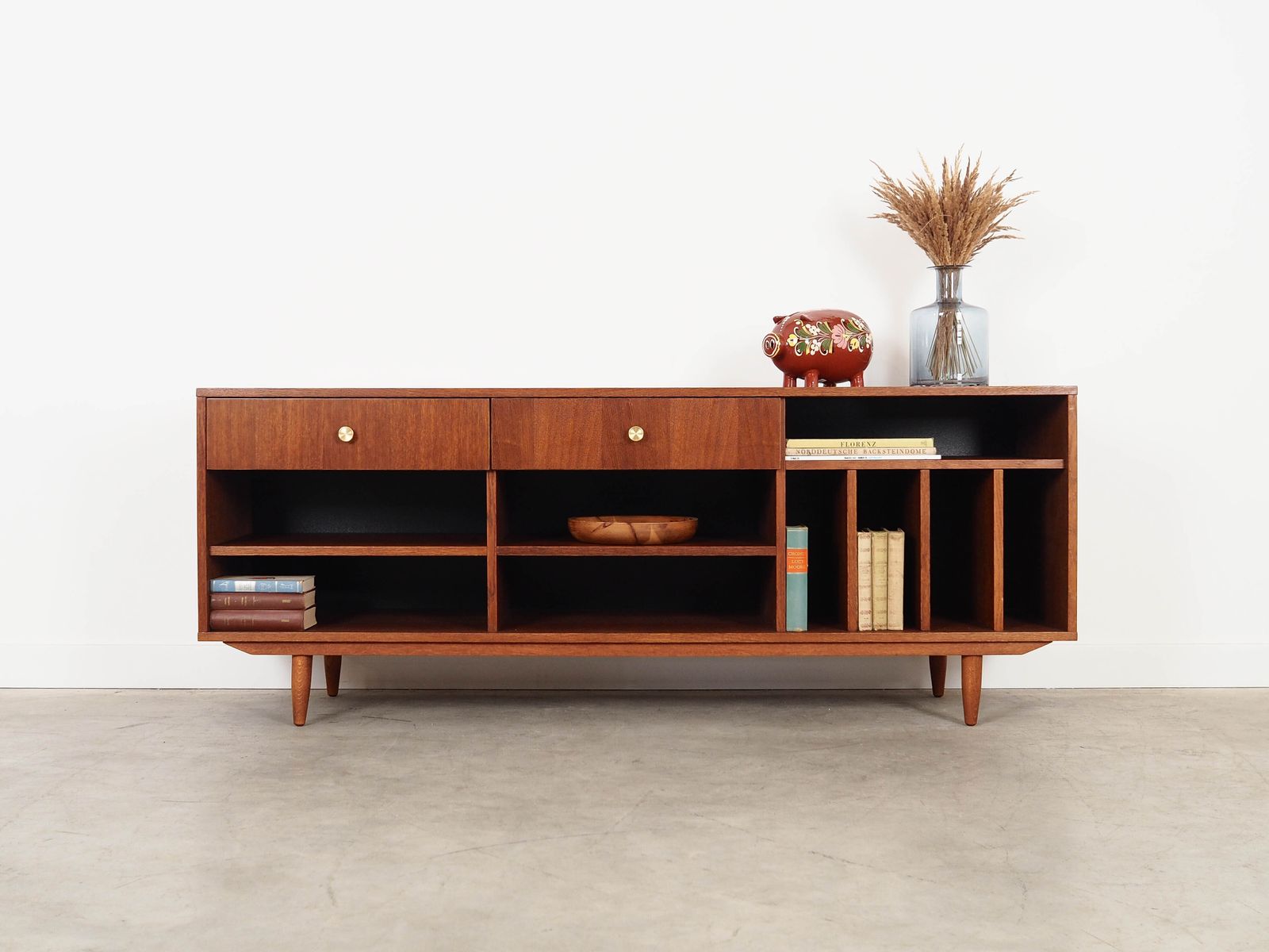 Eiken Dressoir, Scandinavisch Design photo furniture
