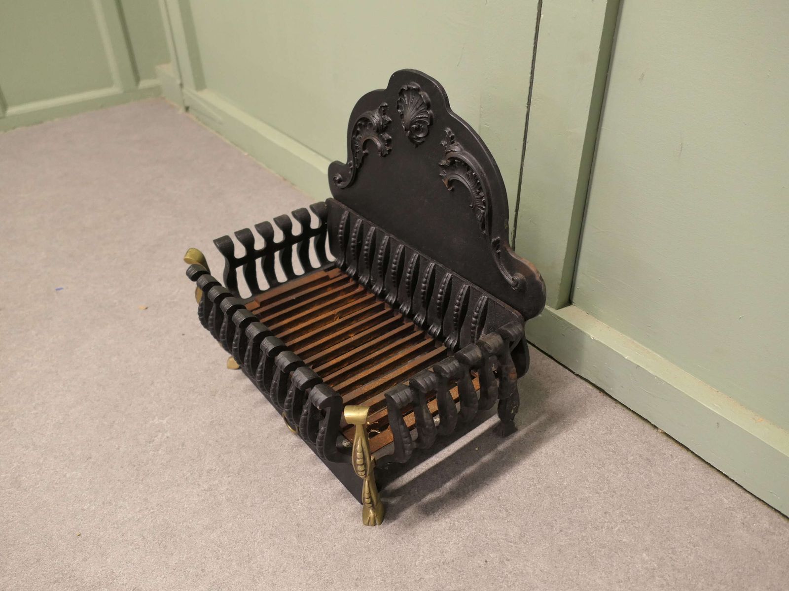 A Regency Style Iron Fire Grate The Fire Has A Decorative High Shaped Back, photo vinterior