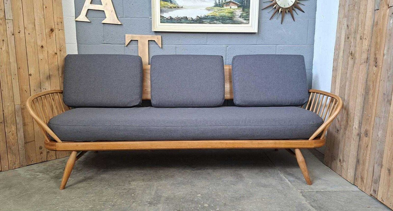 Ercol Day Bed / Studio Couch ~ Vintage ~ Mid Century photo vinterior