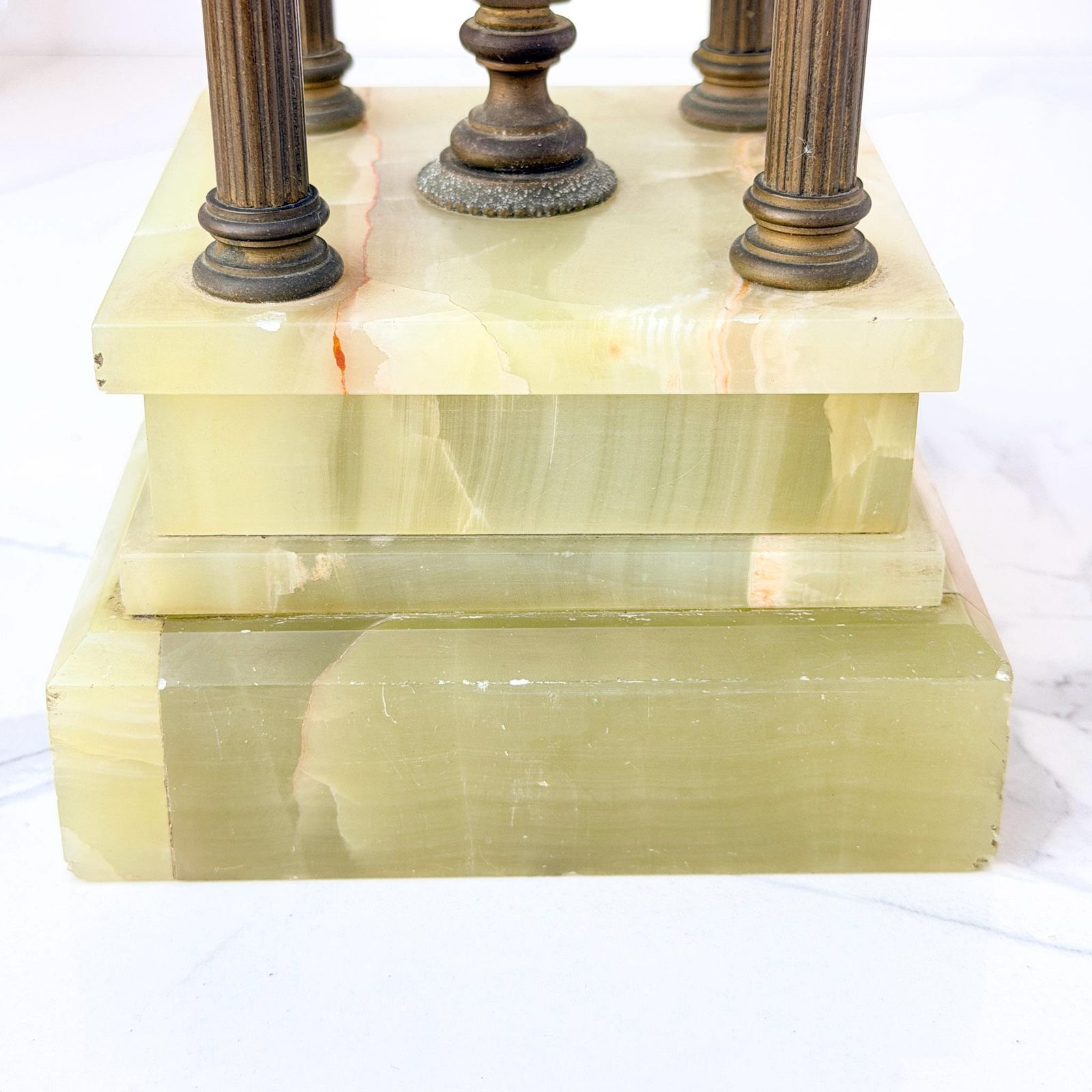 photo vintage Antiek groen onyx Grand Tour architectonische tempietto met buste