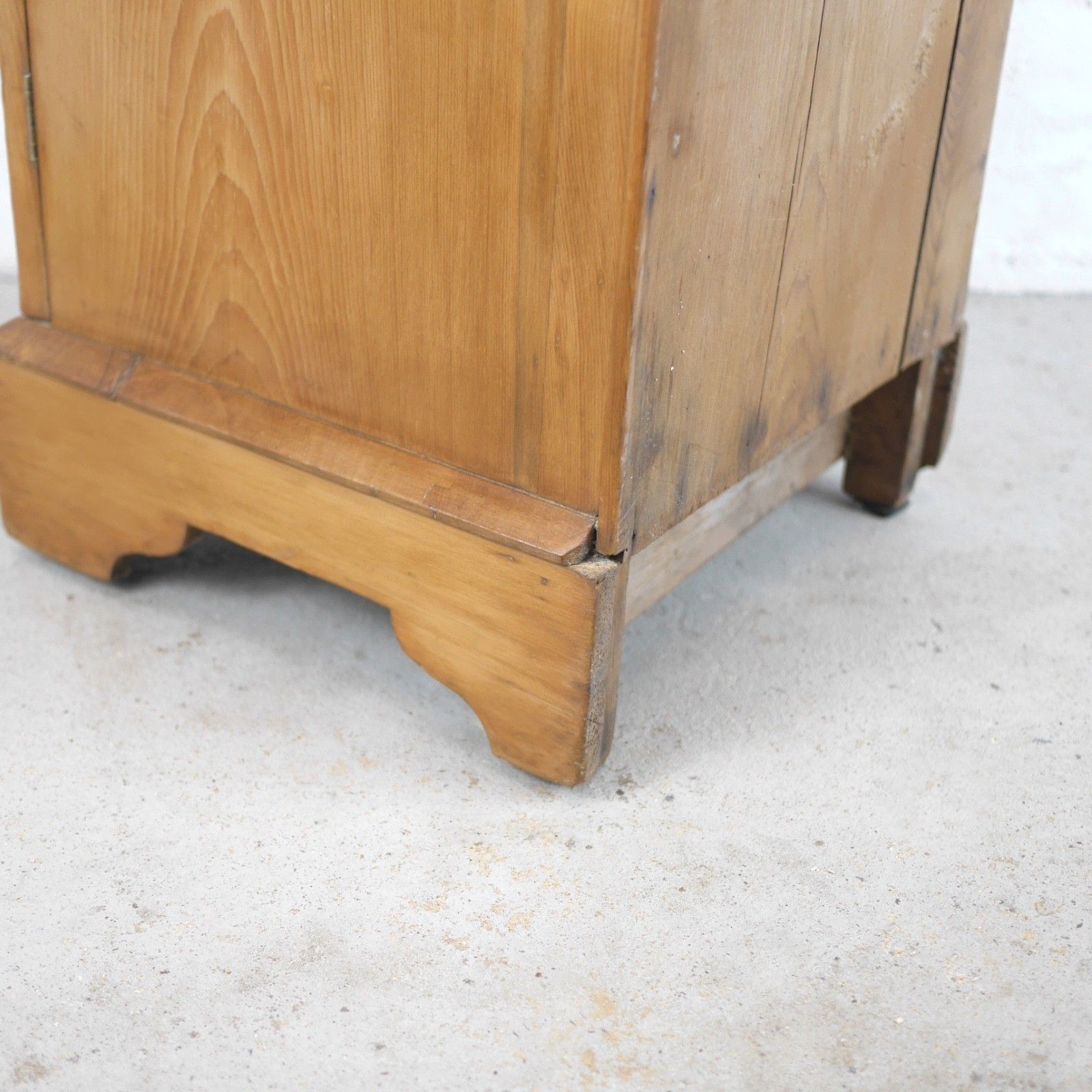 photo vinterior Antique Warm Satin Walnut Bedside Cabinet Pot Cupboard Nightstand Brass #103216
