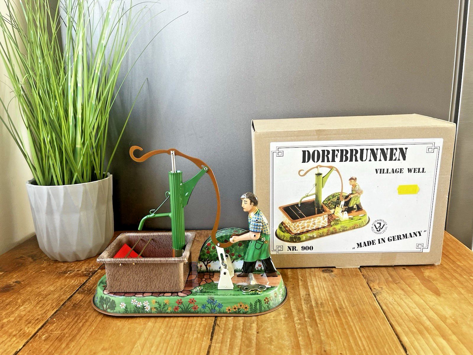 Vintage 1999 Jw Wagner Brunn Village Well Pump German Tinplate Tin Toy Key & Box