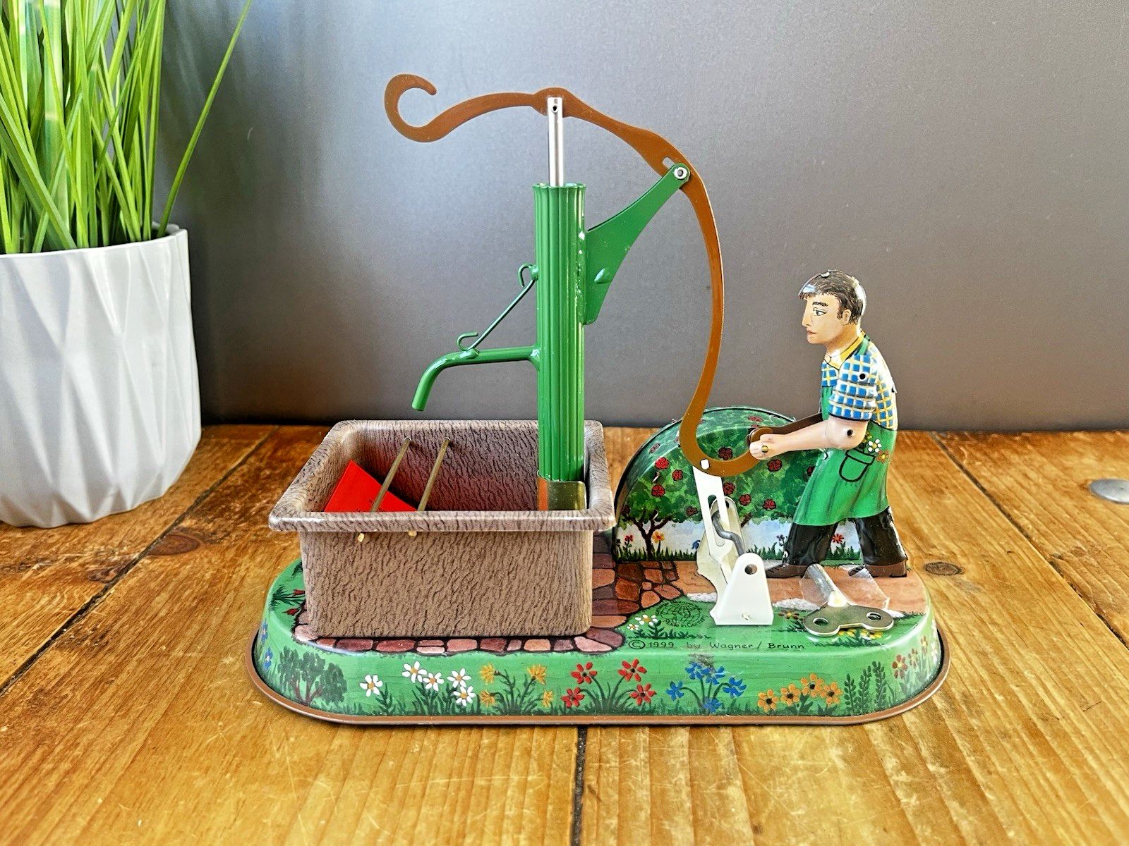 Vintage 1999 Jw Wagner Brunn Village Well Pump German Tinplate Tin Toy Key & Box photo 70.0