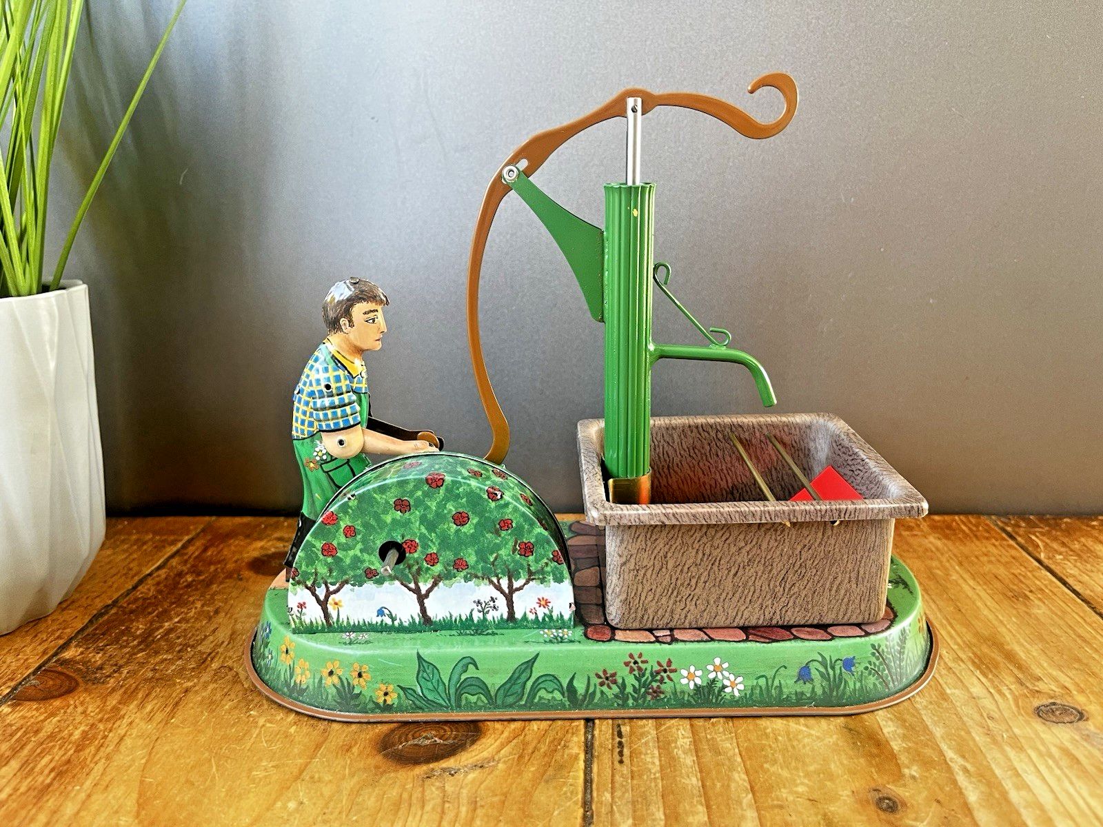 Vintage 1999 Jw Wagner Brunn Village Well Pump German Tinplate Tin Toy Key & Box photo vintage