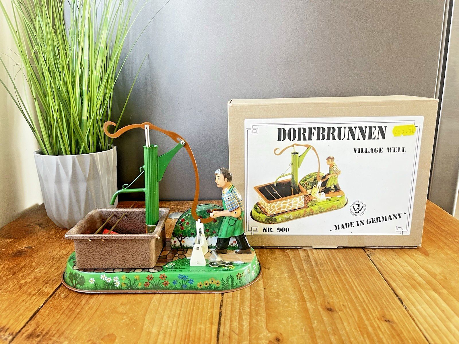 Vintage 1999 Jw Wagner Brunn Village Well Pump German Tinplate Tin Toy Key & Box