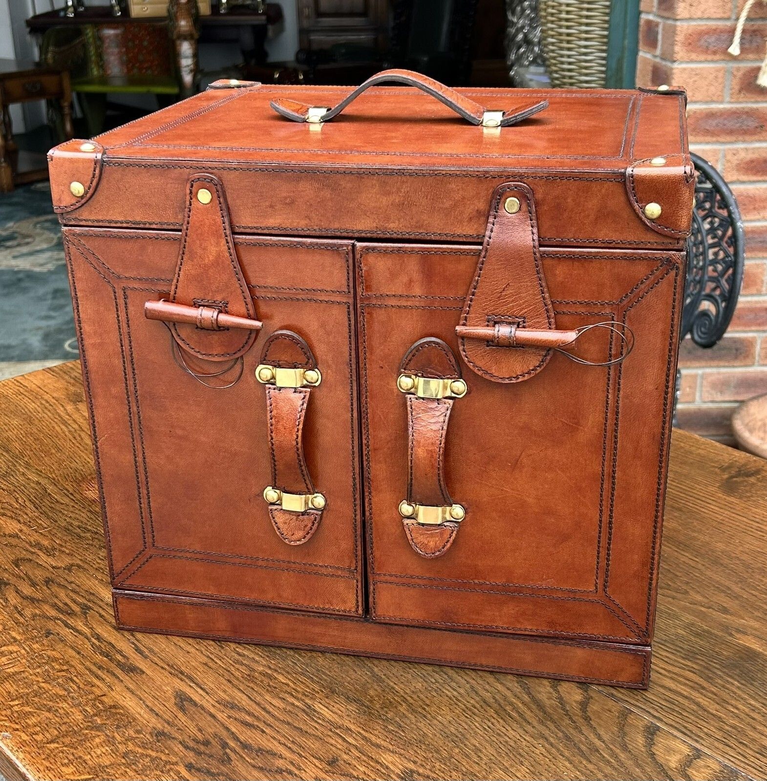 photo furniture Quality Hand Crafted Antique Style Leather Campaign Portable Drinks Picnic Bar