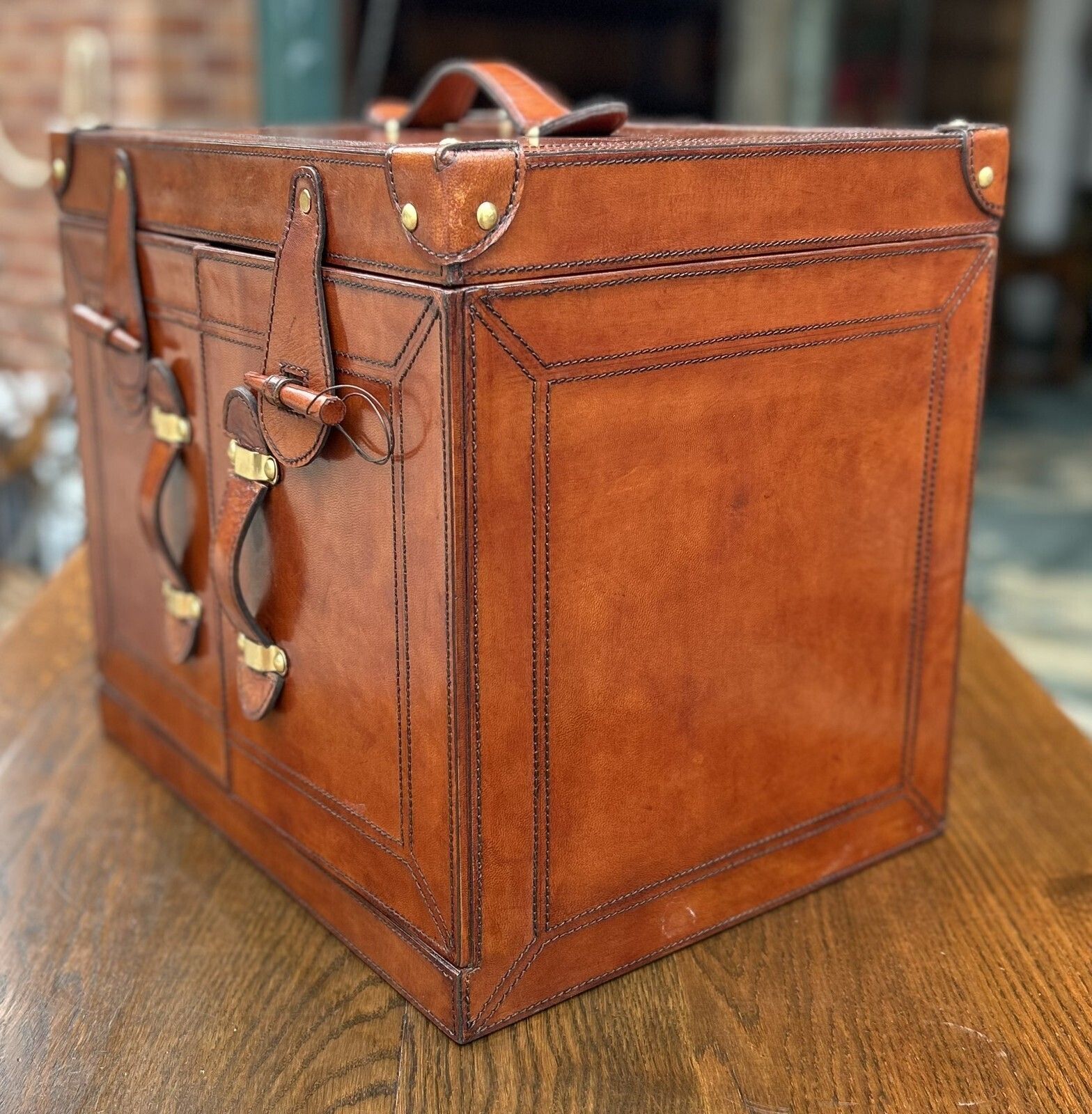 350.0 Quality Hand Crafted Antique Style Leather Campaign Portable Drinks Picnic Bar photo