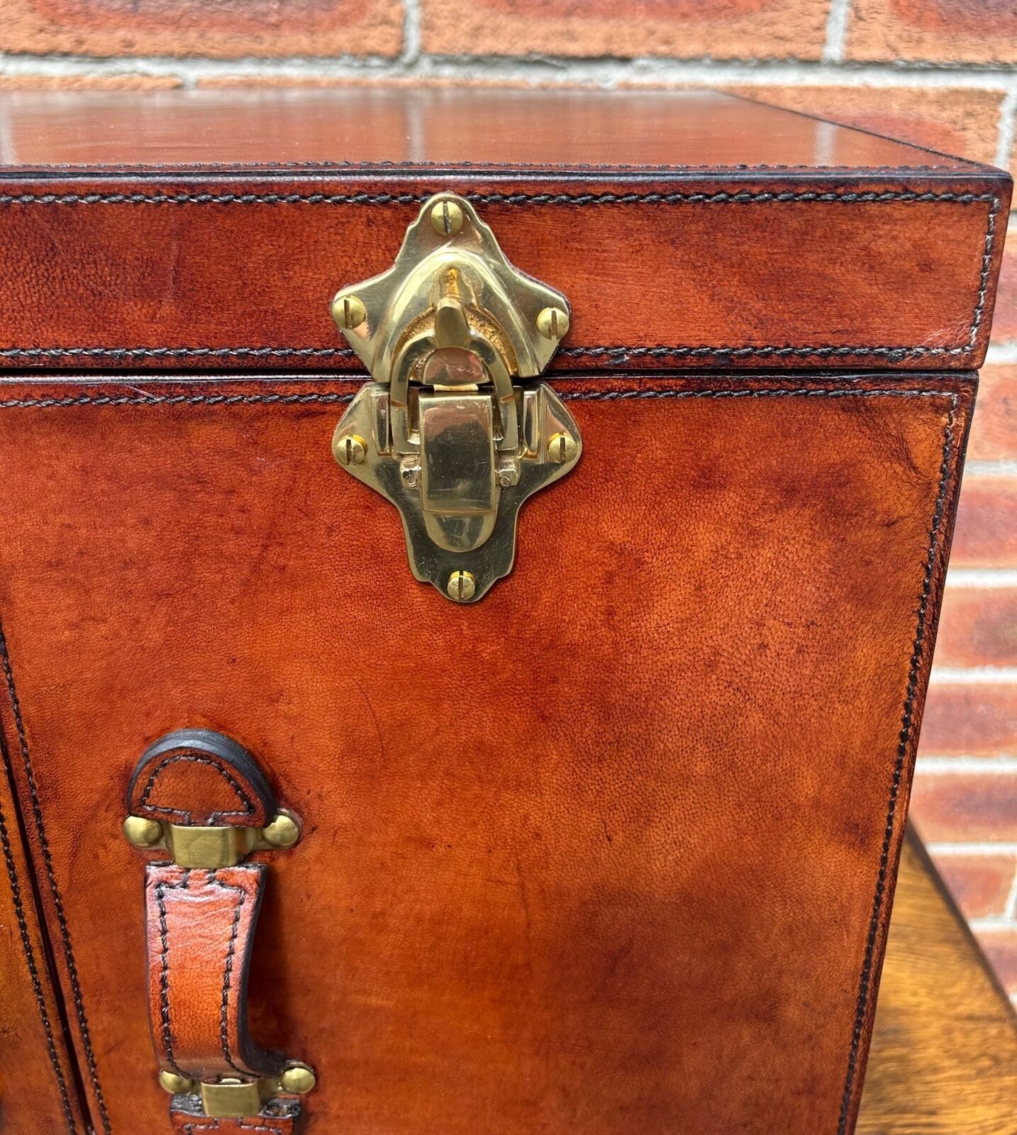 Superb Quality Hand Crafted Antique Style Leather Campaign Portable Drinks Bar photo furniture