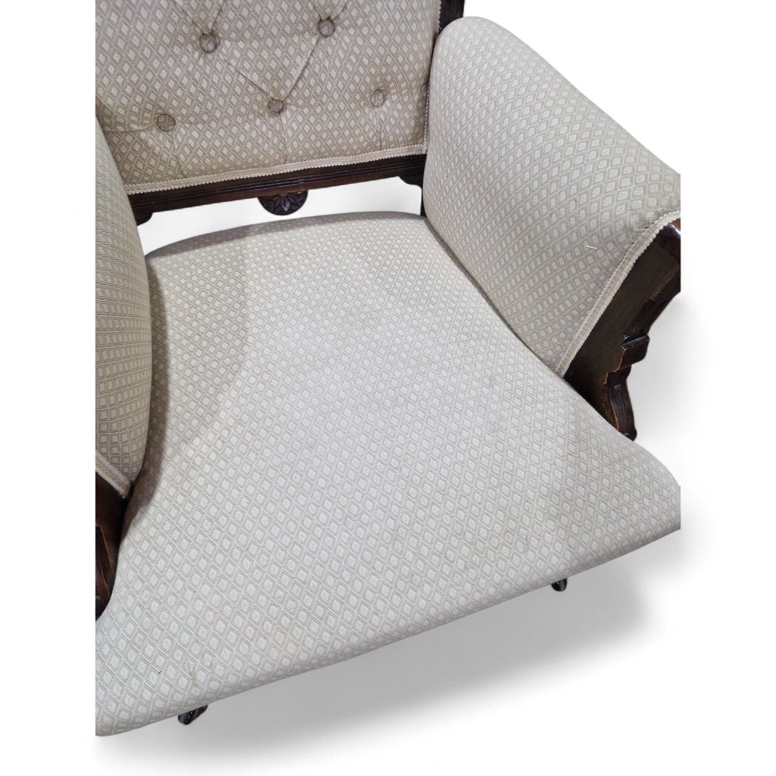 photo vintage Antique Victorian Button Back Fireside Chair Upholstered Reading Armchair Carved