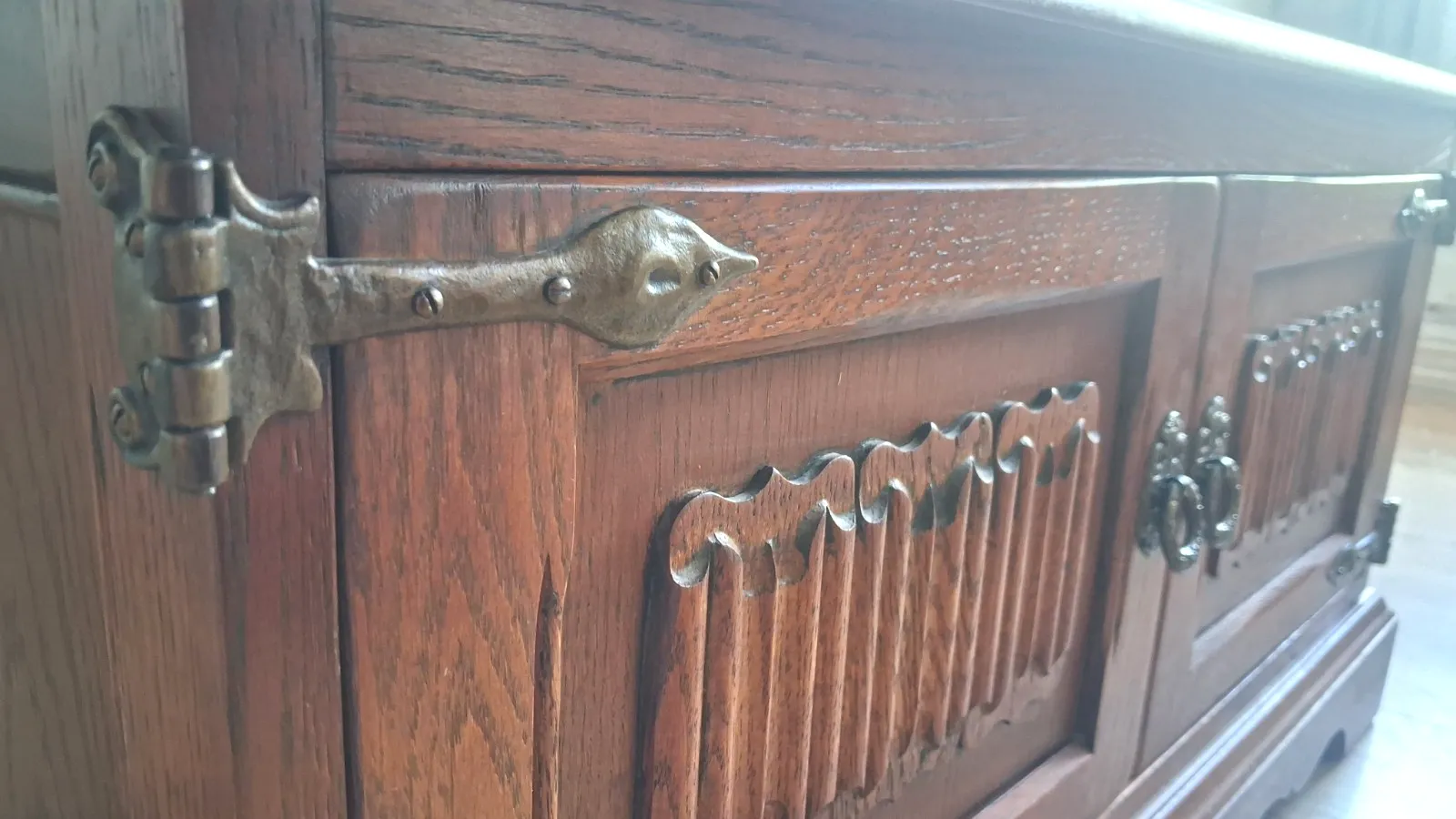 photo for sale Outstanding Old Charm Solid Oak Linenfold Tv Cabinet /Media Unit