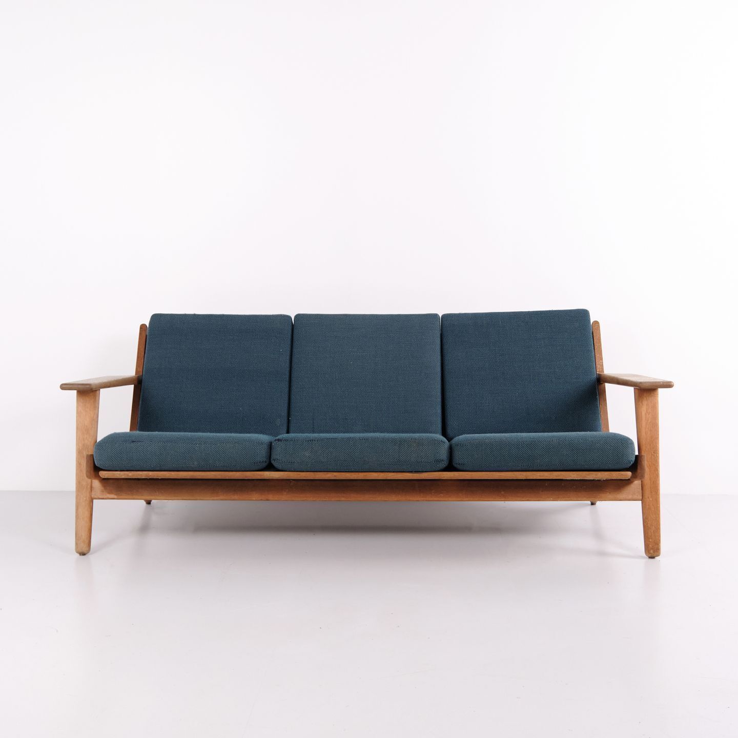 Hans J. Wegner Ge 290/3 Three Seater Sofa In Soap Treated Oak