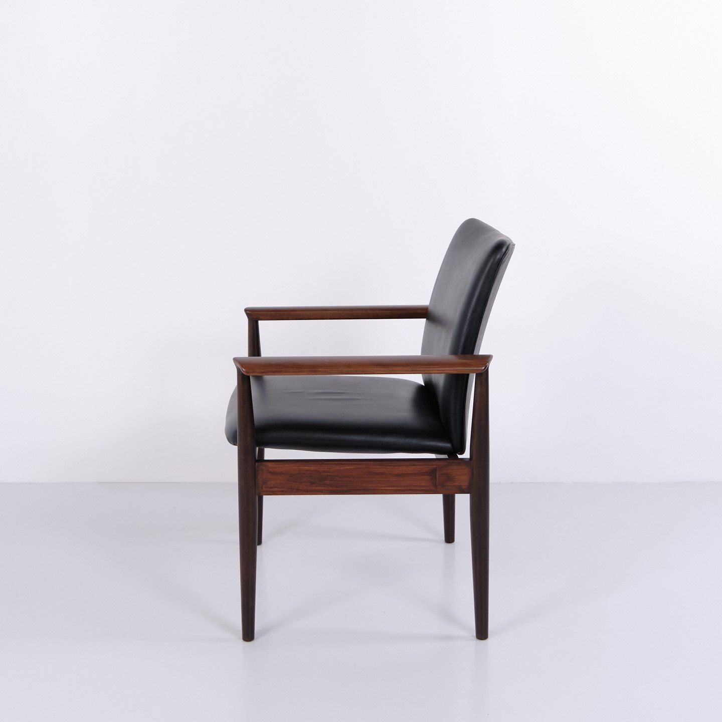 Diplomat 209 Armchair In Rosewood And Black Leather By Finn Juhl For France & Son photo for sale