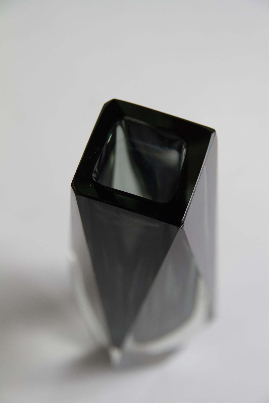 photo furniture Italian Murano Faceted Sommerso Glass Vase, 1970s.