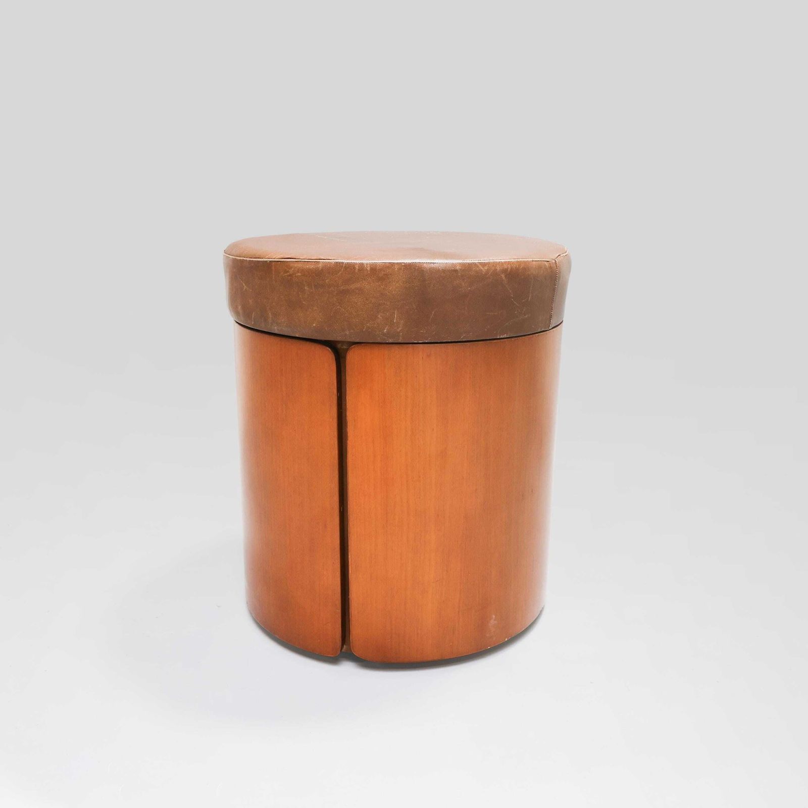 Tabouret vintage en bois et cuir, attribué à Carlo De Carli, années 1970.