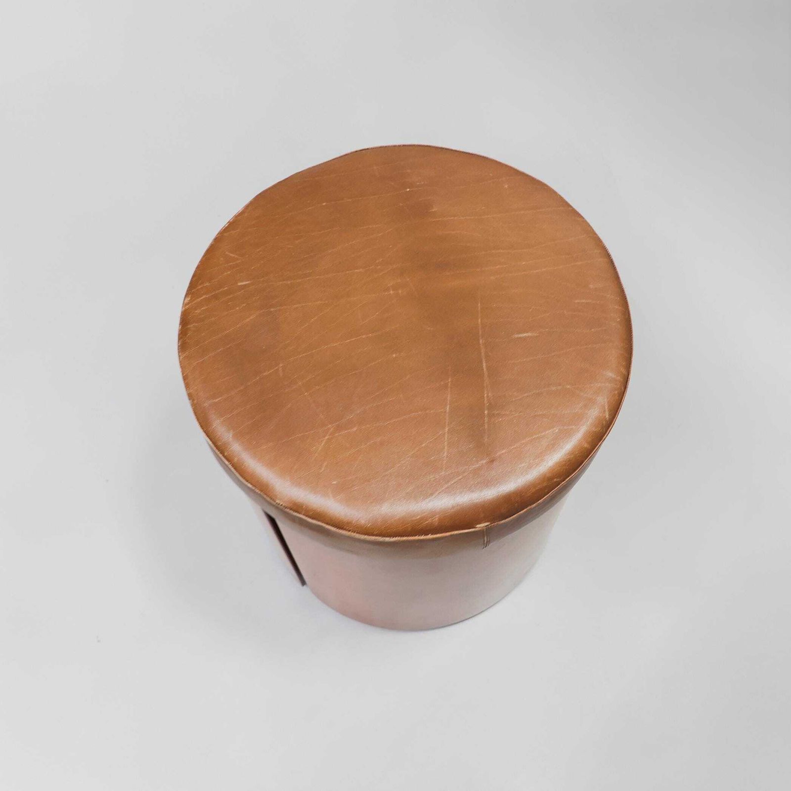 Tabouret vintage en bois et cuir, attribué à Carlo De Carli, années 1970. photo 294.0