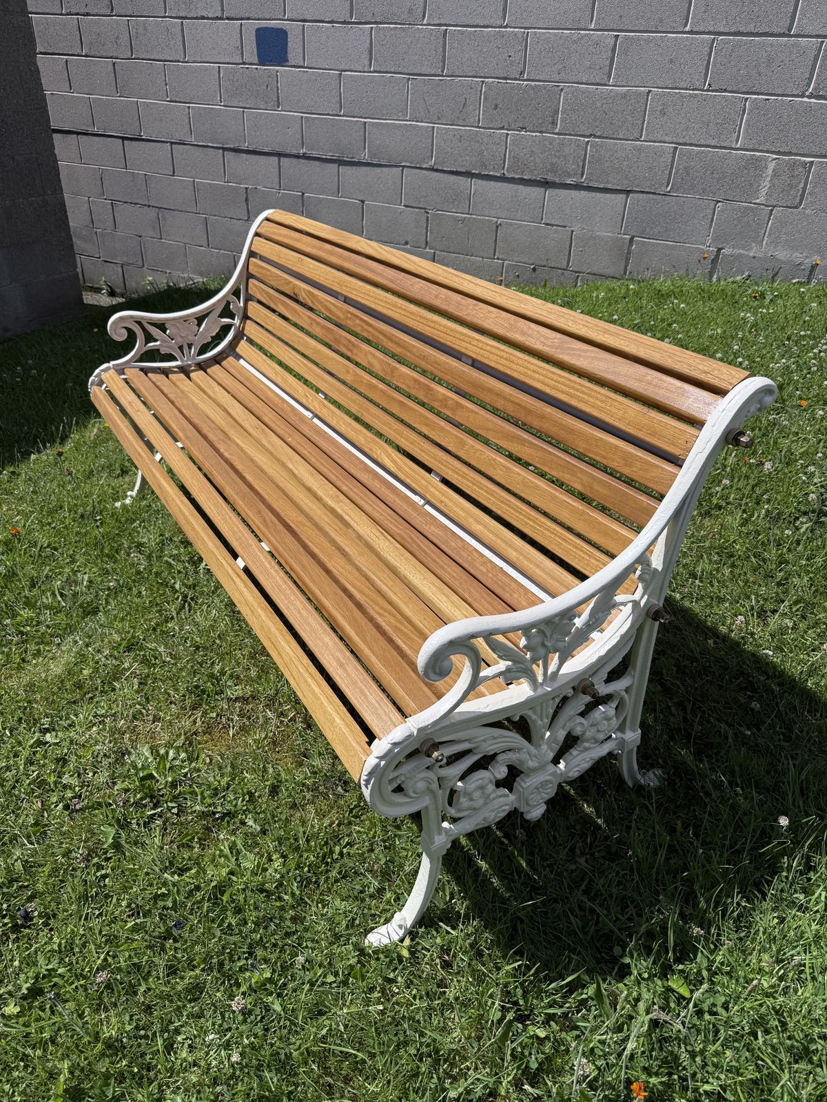 photo furniture Coalbrookedale Ascot Original Cast Iron Garden Bench
