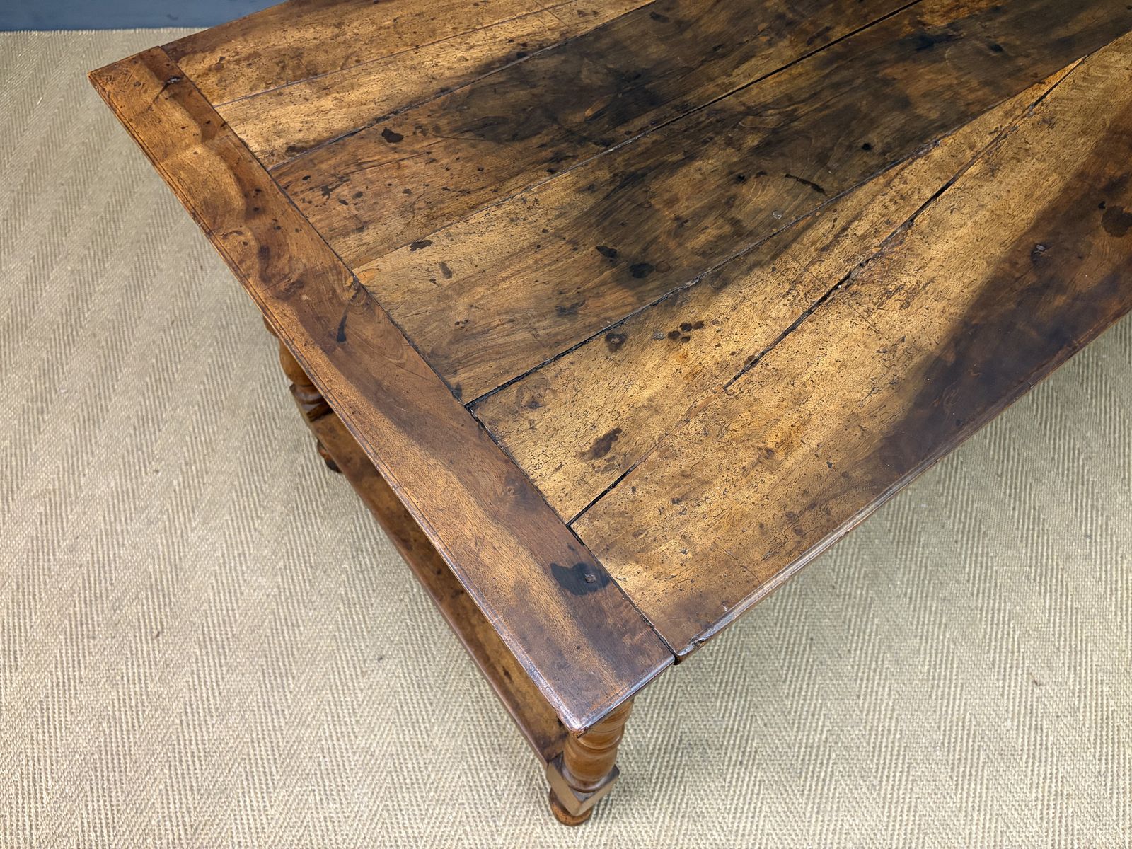 photo vinterior Early 19th Century Walnut Refectory Farmhouse Table