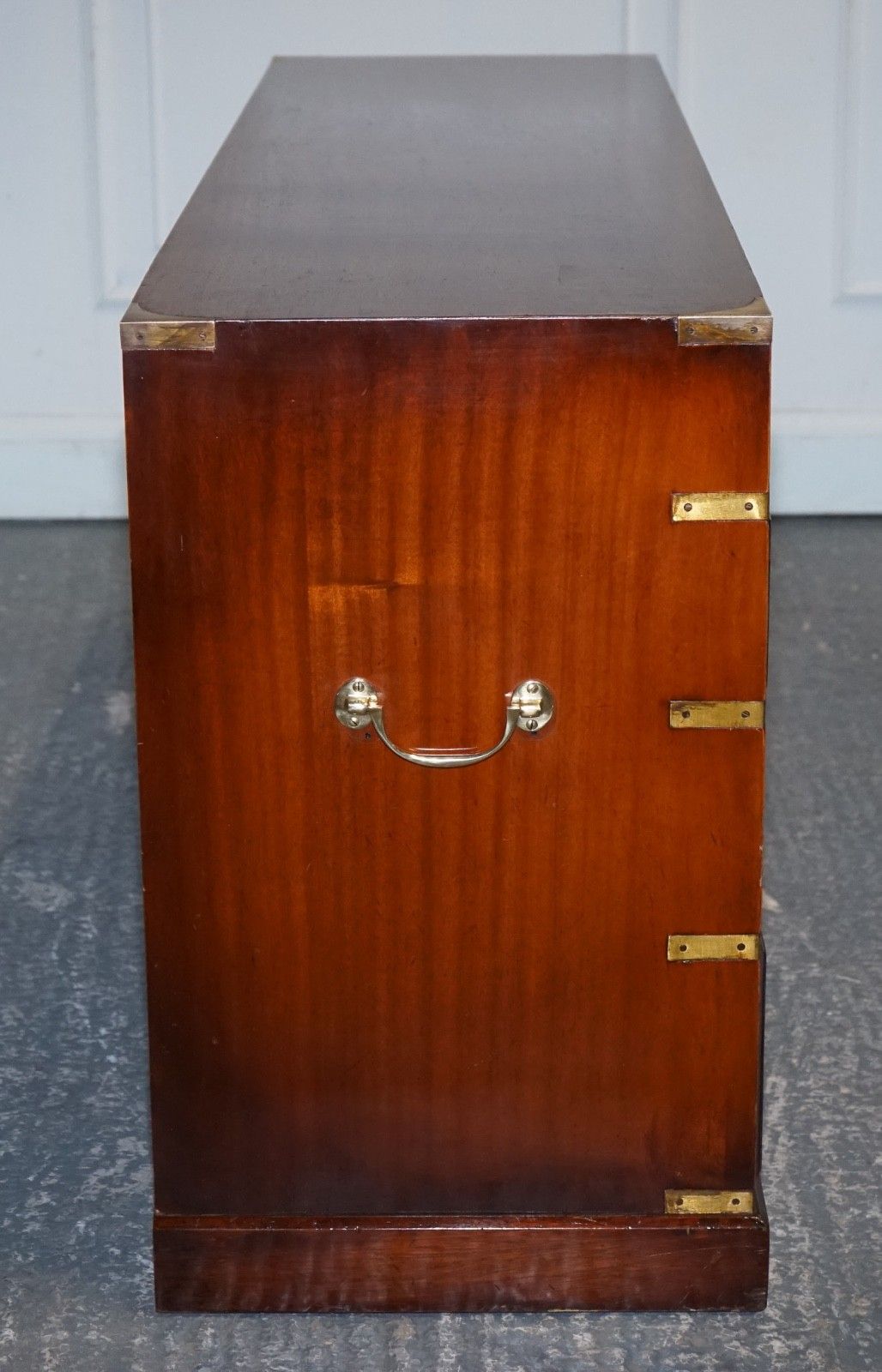 photo vintage Vintage Yew Wood Military Campaign Sideboard Bank Of Drawers With Brass Handles