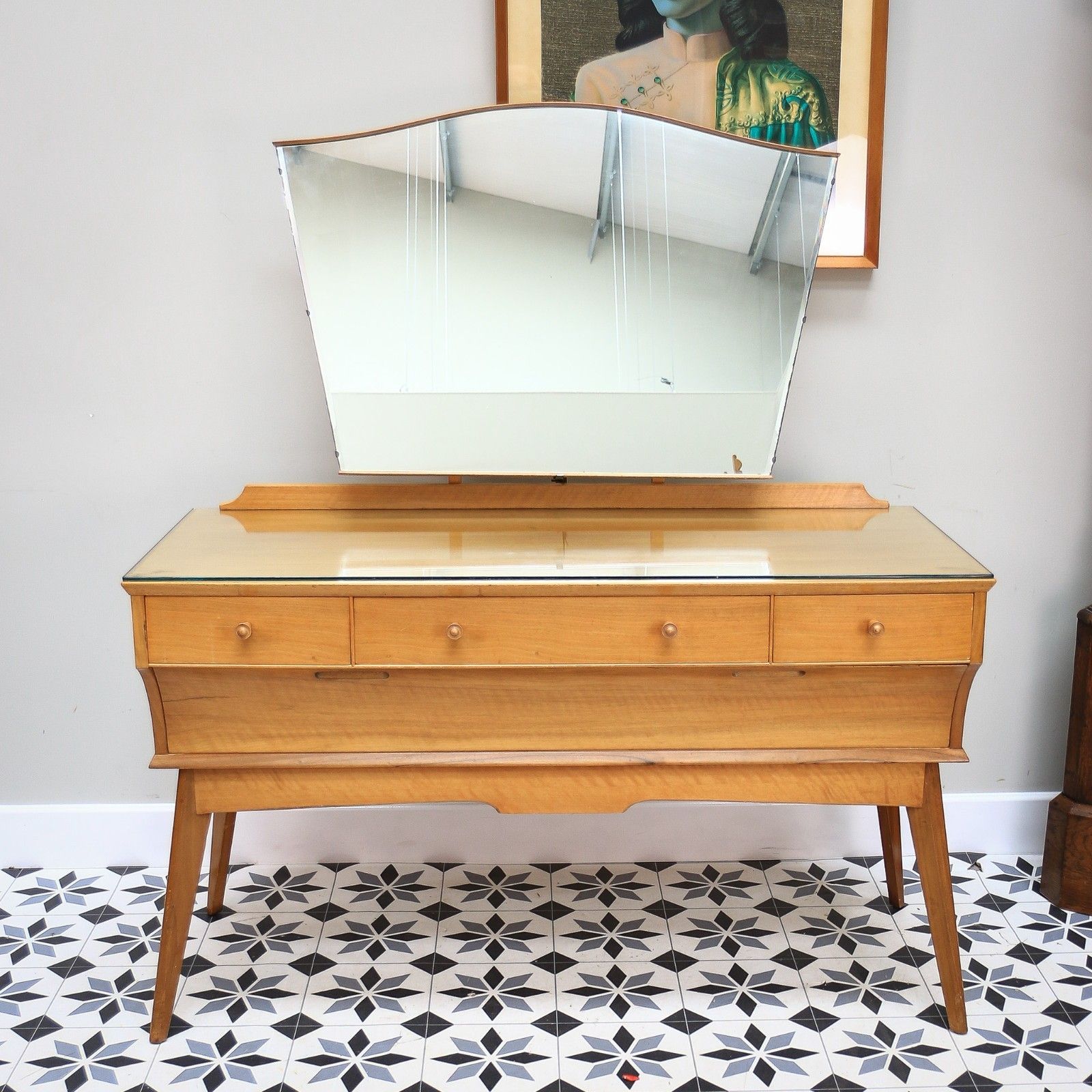 Alfred Cox Mid Century Dressing Table In Walnut 1960s With Three Mirrors photo vinterior