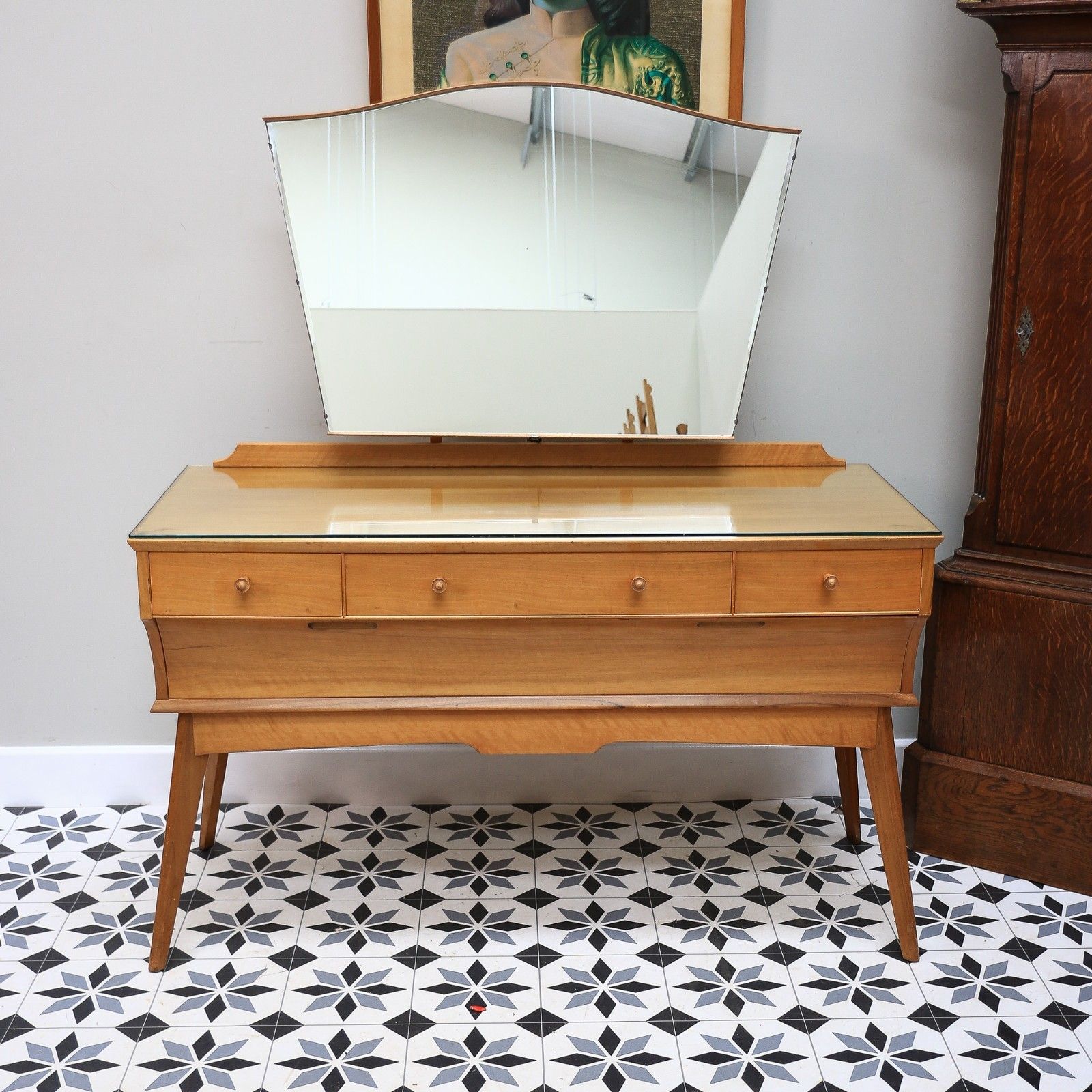photo vinterior Alfred Cox Mid Century Dressing Table In Walnut 1960s With Three Mirrors