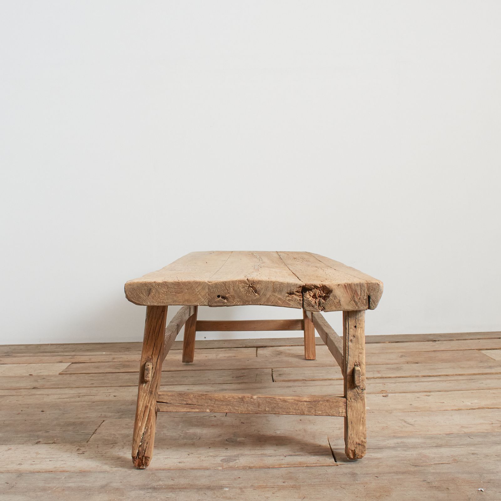 Antique Rustic Elm Coffee Table – Ba photo Furniture