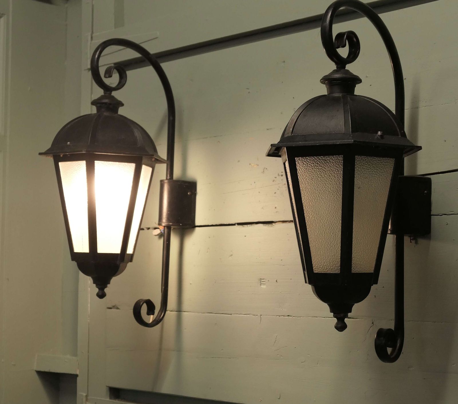A Large Pair Of Entrance Door Wall Lights, Wall Lanterns 2 Wonderful Pieces,