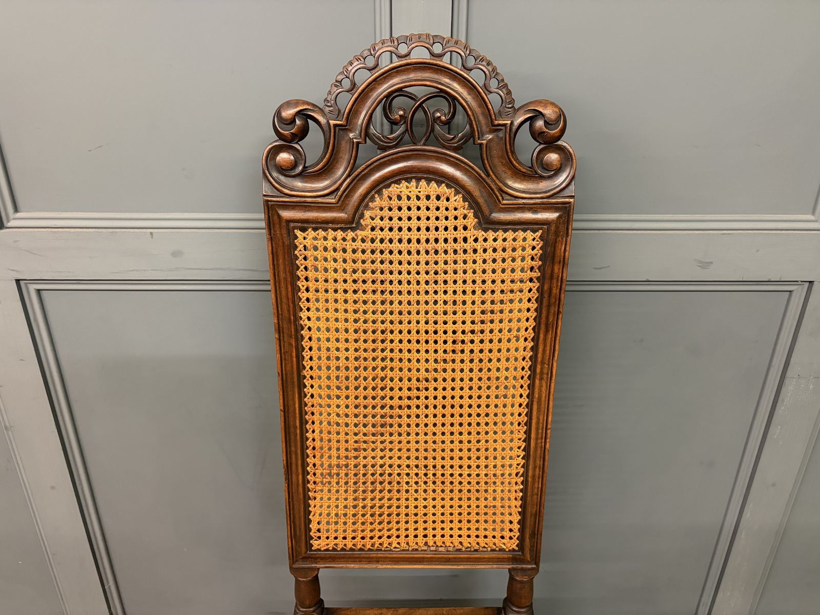 Set Of 3 Carolean Style Chairs photo 475.0