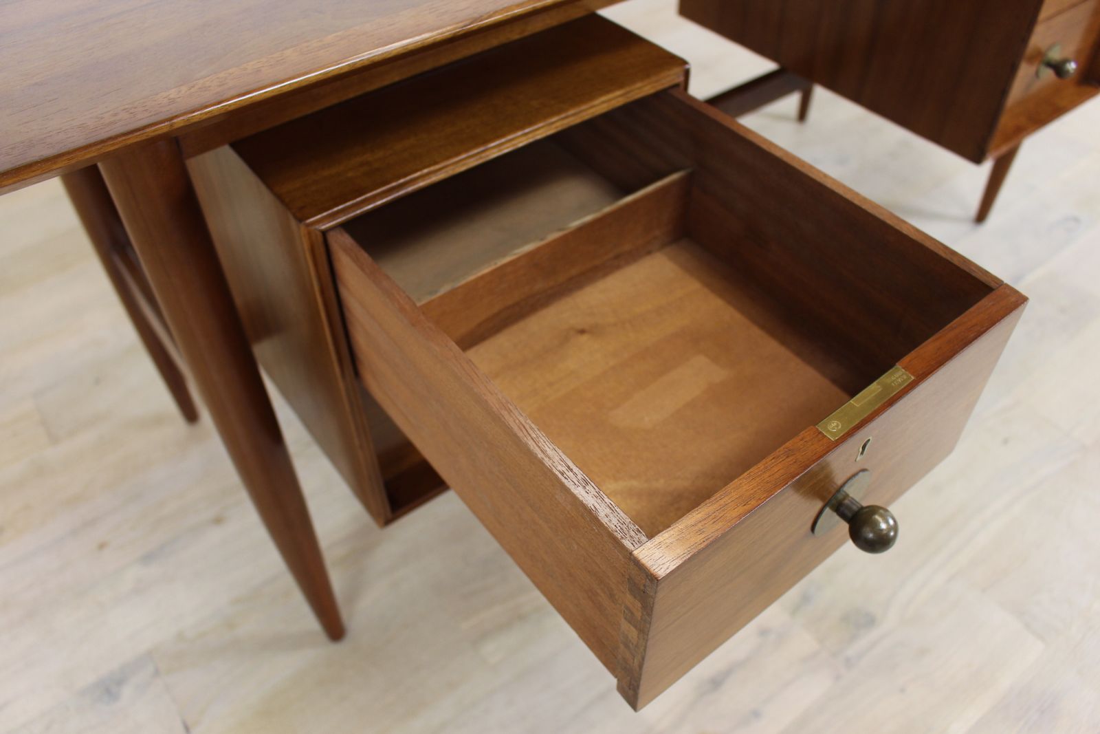 photo vintage 1950s Walnut Office Desk