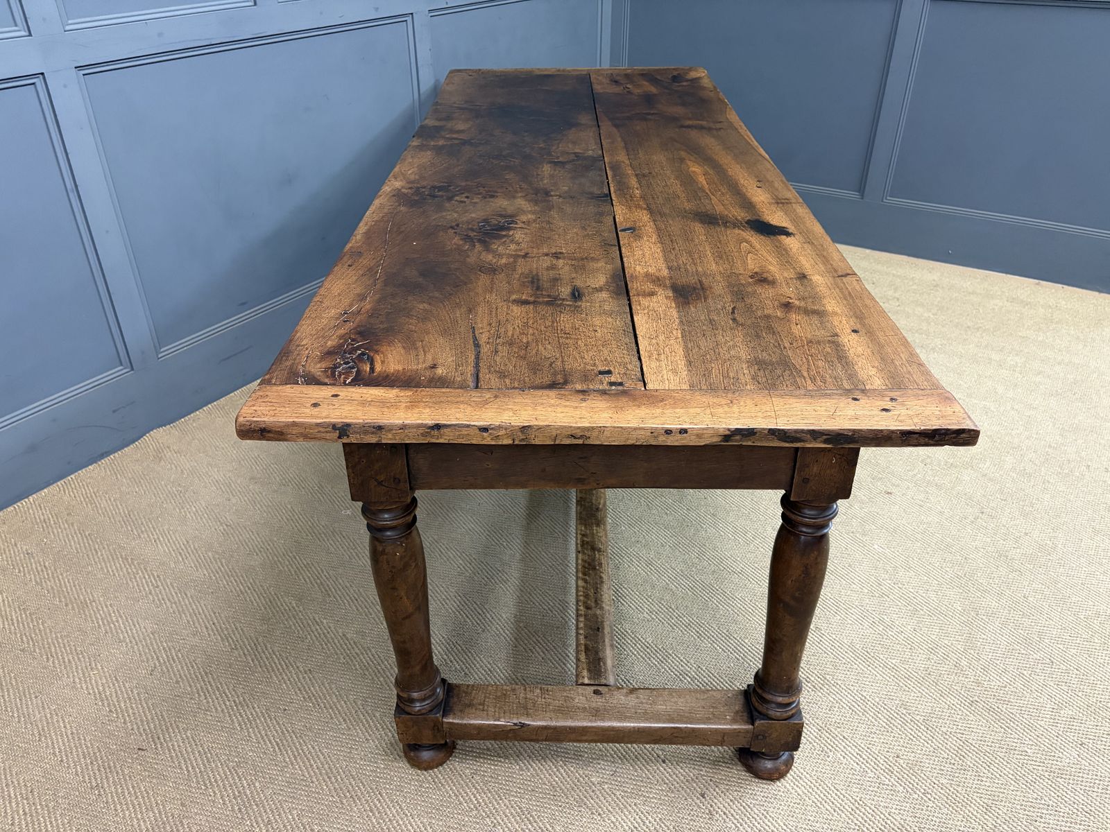 photo vinterior Large Early 19th Century Walnut Refectory Farmhouse Table