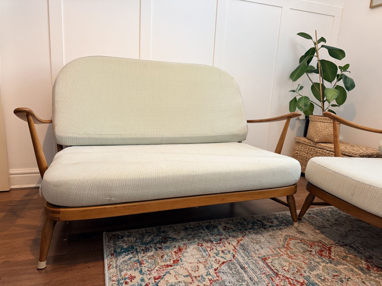 photo vinterior Ercol Windsor 3 Piece Lounge Suite – Rare Fleur De Lys Splat – Mid Century Elm & Beech