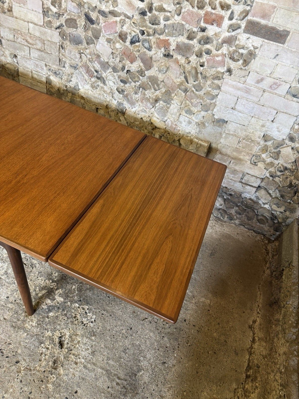 photo vintage 🚛 Vintage Mid Century G Plan Danish Design Teak Dining Table By Ib Kofod Larsen