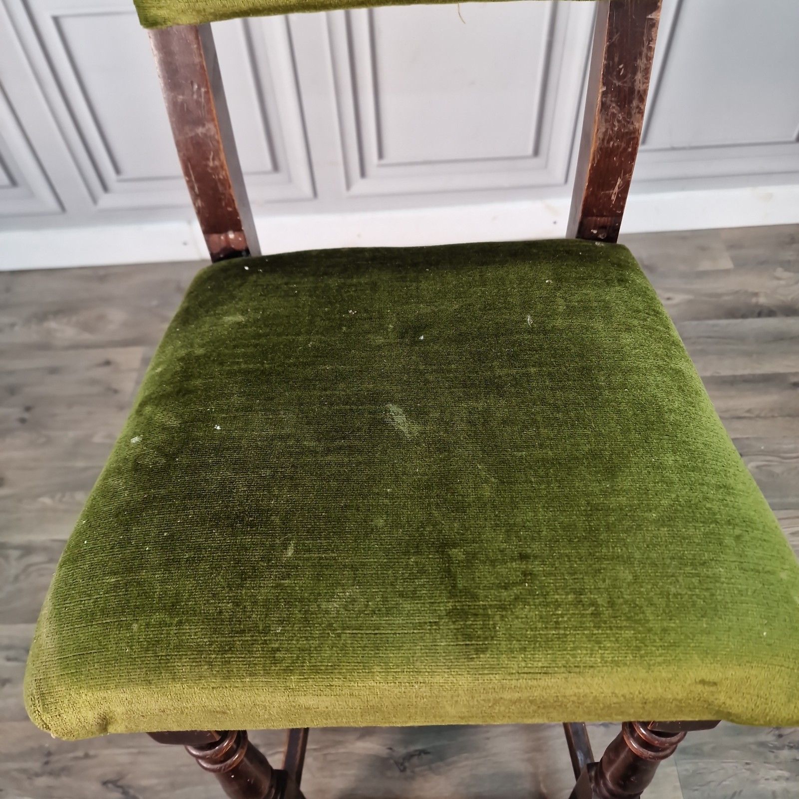 photo furniture Vintage Tall Stool Chair Upholstered Green Solid Wooden Breakfast Bar Seat Pub