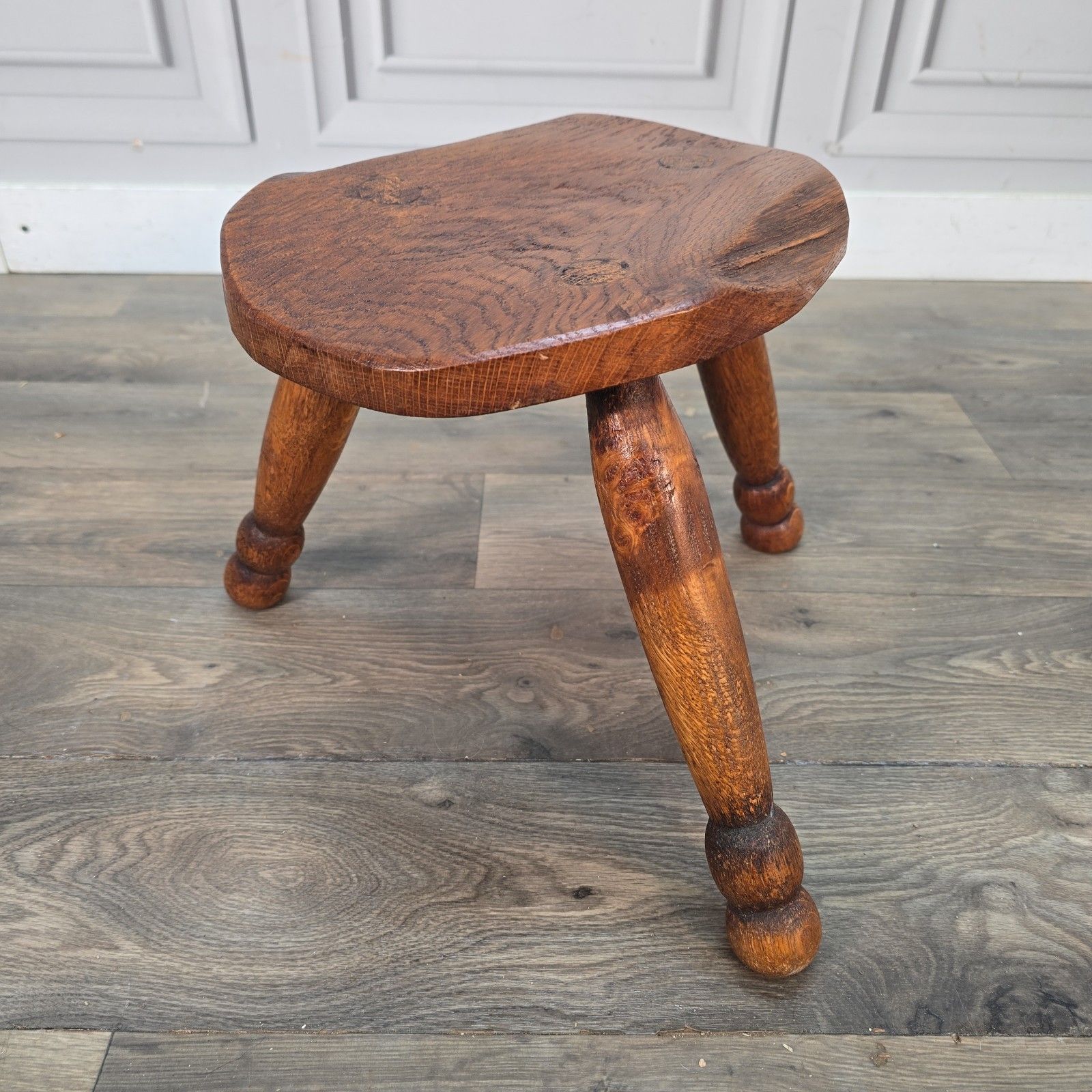 Antique Elm Milking Stool Wooden Rustic Country Farmhouse Three Leg Foot Stool