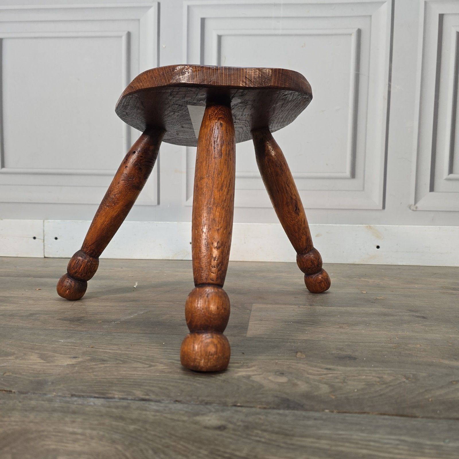 photo vinterior Antique Elm Milking Stool Wooden Rustic Country Farmhouse Three Leg Foot Stool