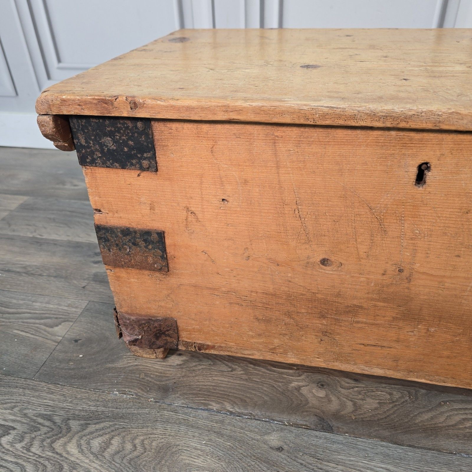 photo furniture Antique Pine Blanket Chest Small Victorian Storage Trunk Wooden Tool Box Rustic