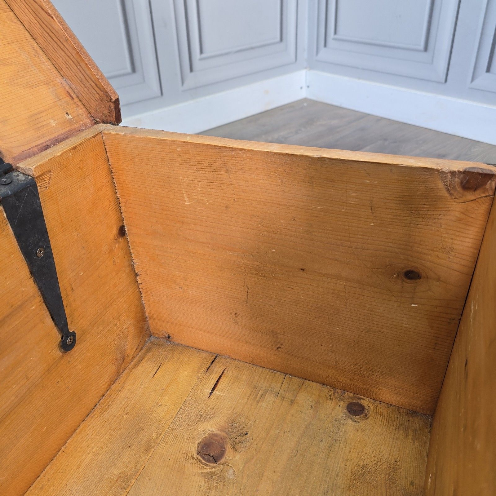 photo vintage Antique Pine Blanket Chest Small Victorian Storage Trunk Wooden Tool Box Rustic