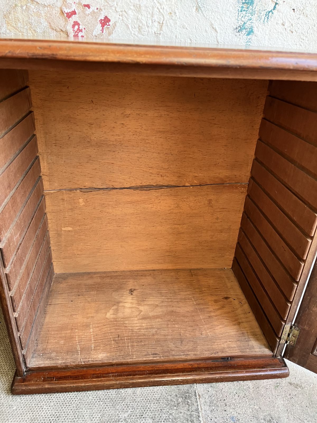 Small Victorian Mahogany Cupboard With Adjustable Shelves photo for sale
