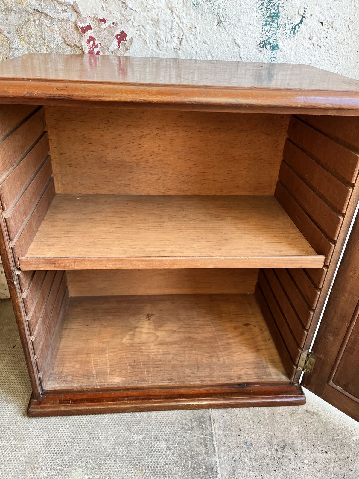 Small Victorian Mahogany Cupboard With Adjustable Shelves photo 285.0