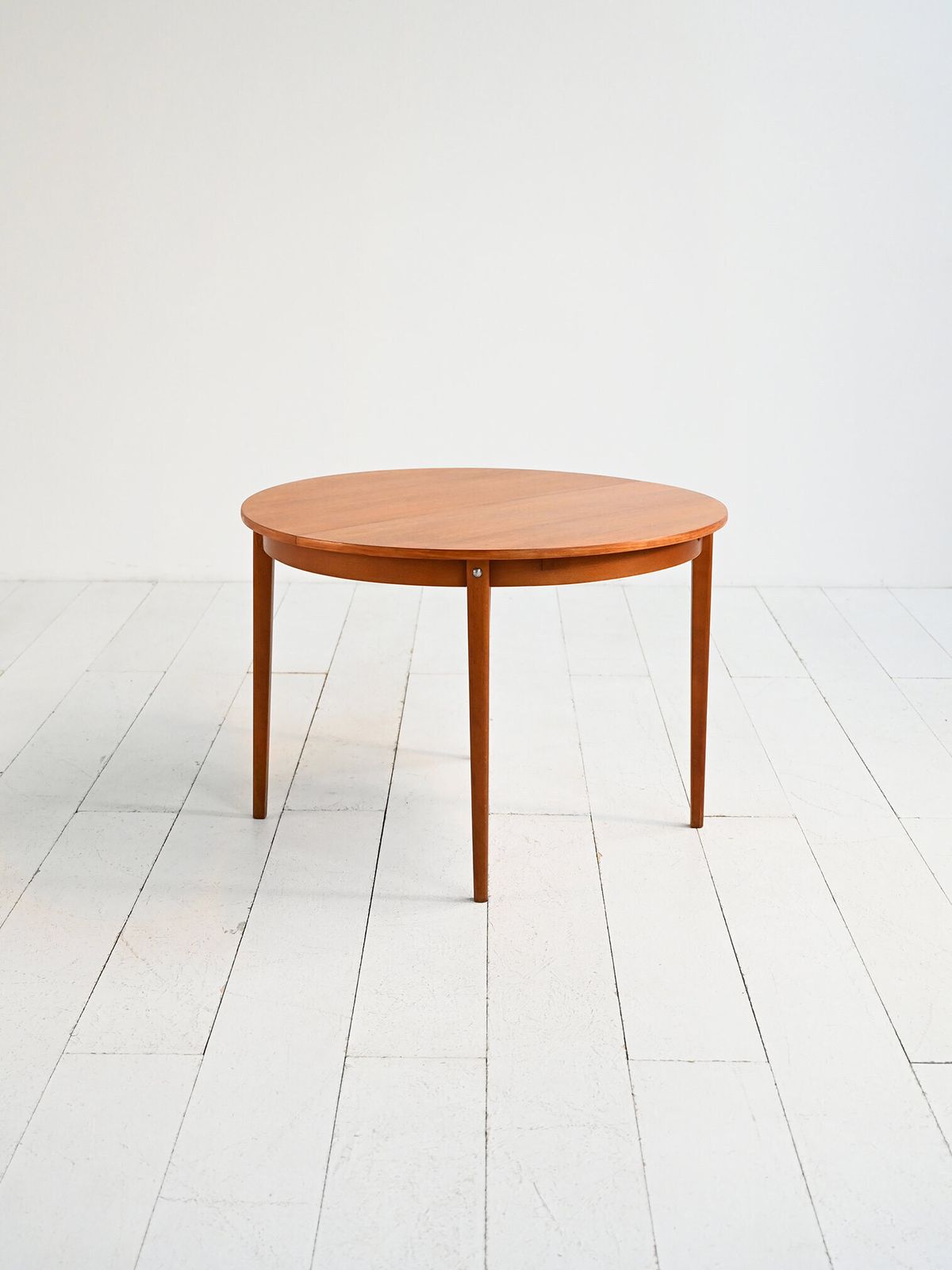 Scandinavische ronde uitschuifbare teakhouten tafel, jaren 1960 photo Meubels