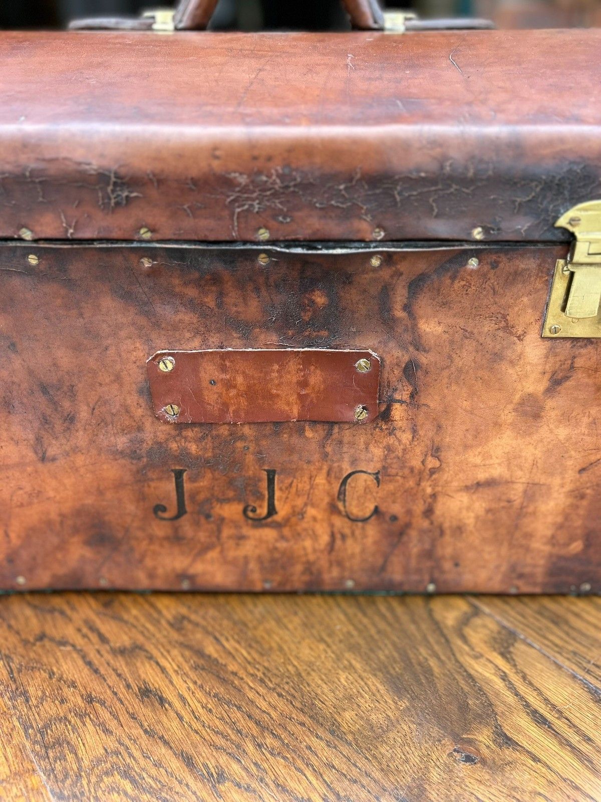 Quality Antique Aged Leather Dome Top Monogrammed Travel Trunk Case Document Box photo Home Decor