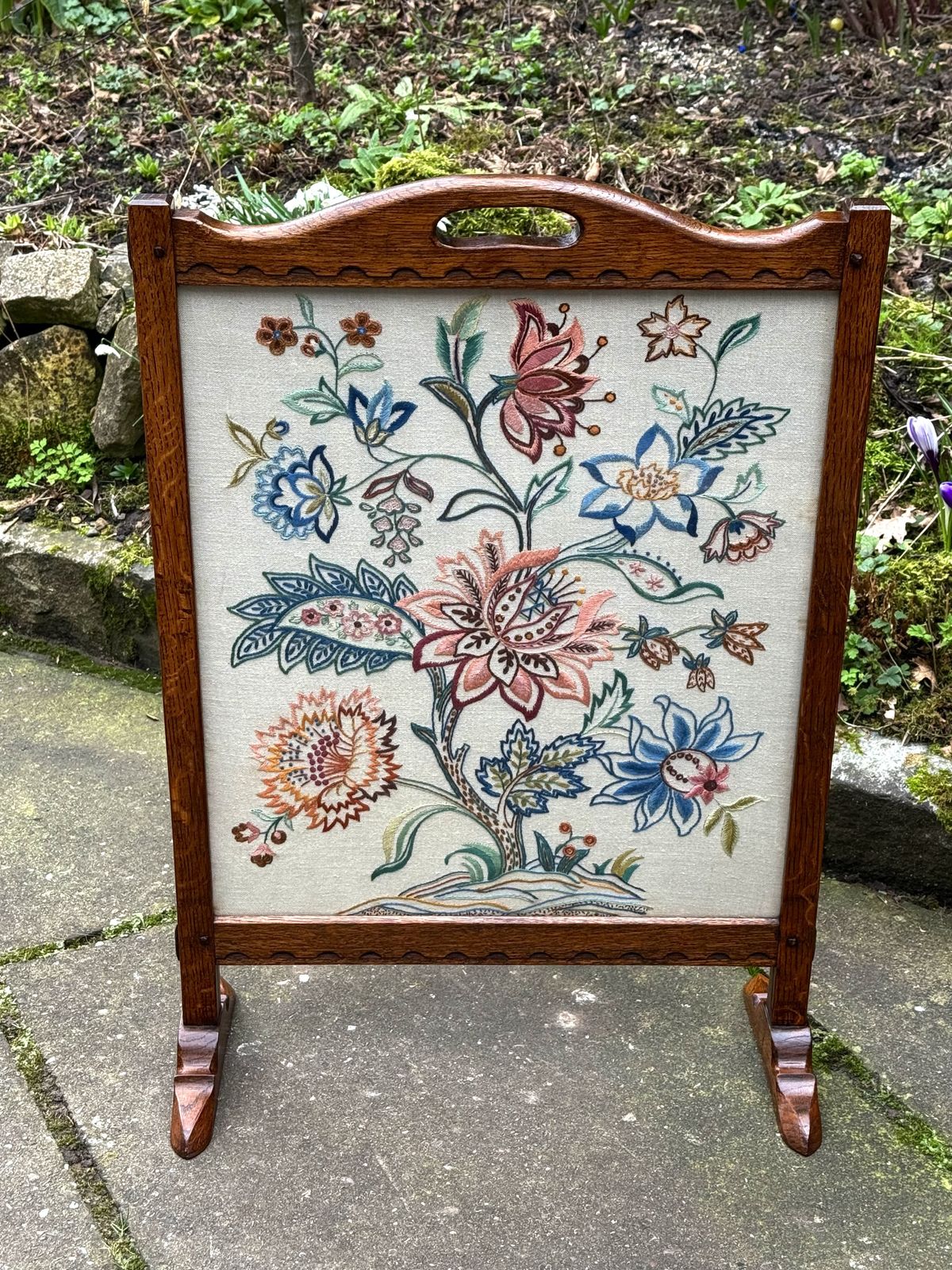 photo vintage A Rupert / Nigel Griffiths Monastic Carved Oak Fire Screen / Stand