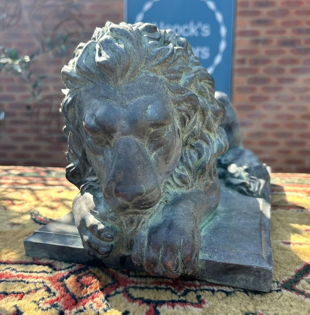 Antique Style Bronze Stone Lion Garden Interior Sculpture Or Pillar Cap photo vinterior