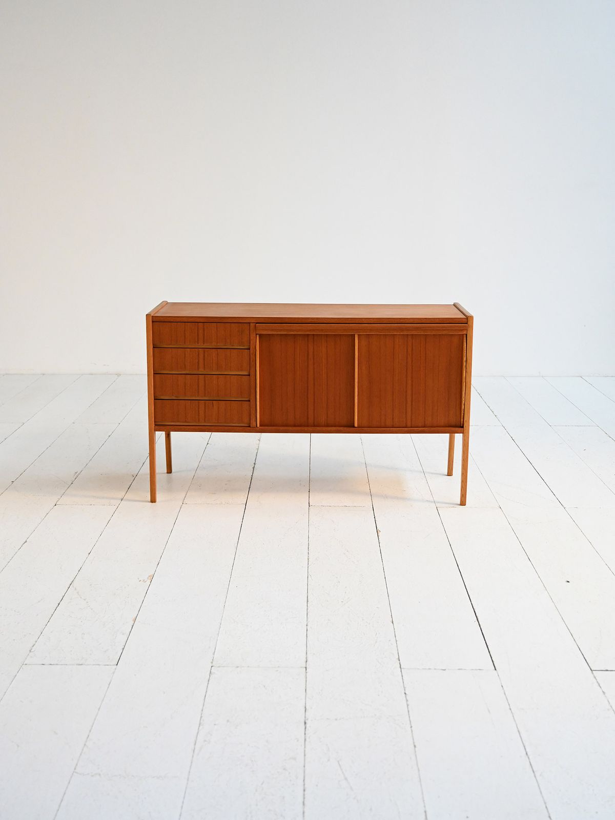 Scandinavisch teakhouten dressoir met uitschuifbaar bureau, ca. jaren 1960 photo furniture
